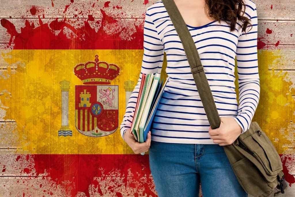 Fases de la nacionalidad española: estudiante con bandera